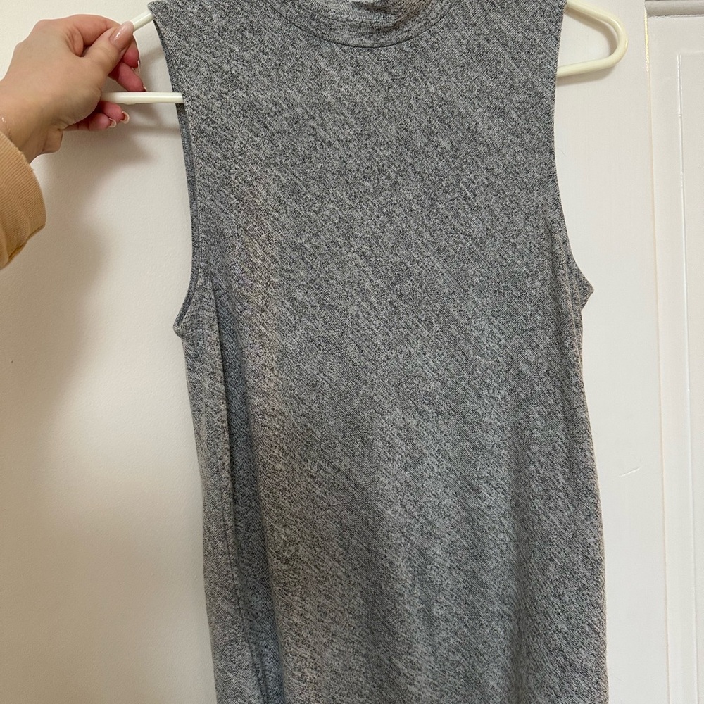 Banana Republic Heather Gray Muscle Tee